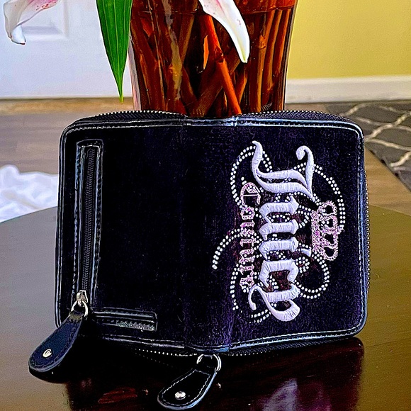 Juicy Couture Black, White, & Pink Wallet - Picture 4 of 7